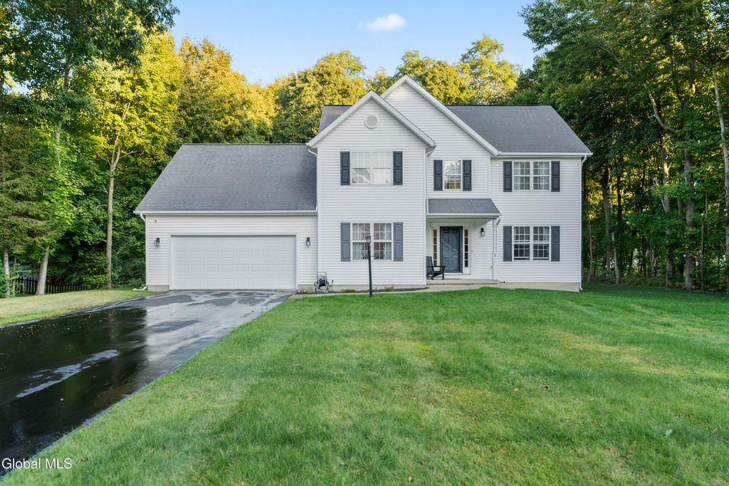 2 Kendall Place, Glenville, NY 12019