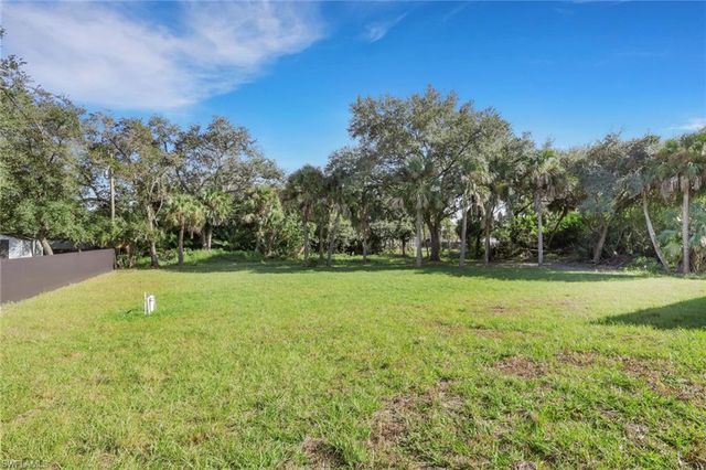 604 Columbus AVE, Lehigh Acres, FL 33972