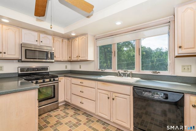 42 Sadler Street, Windsor Locks, CT 06096
