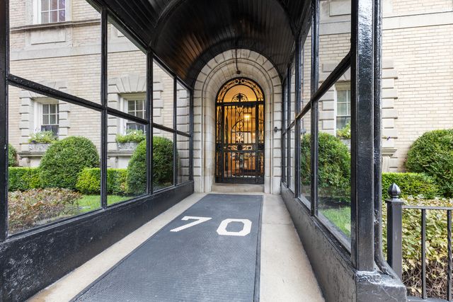 70 E Scott Street 205, Chicago, IL 60610