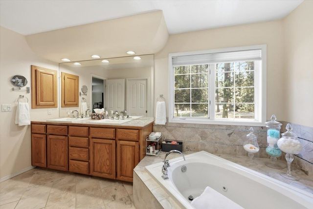17224 N Brookside Ln, Colbert, WA 99005