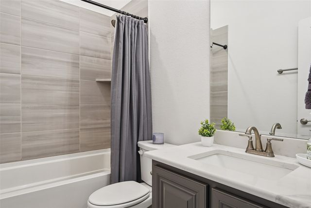 218 Oakcrest Drive, Justin, TX 76247
