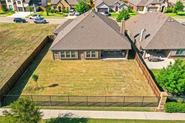218 Oakcrest Drive, Justin, TX 76247