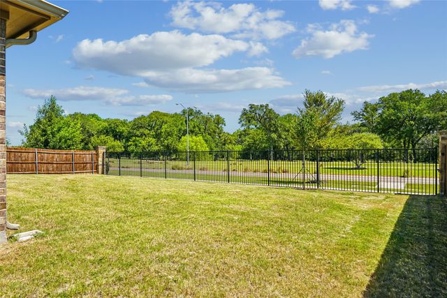 218 Oakcrest Drive, Justin, TX 76247