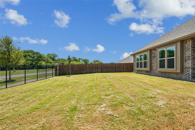 218 Oakcrest Drive, Justin, TX 76247