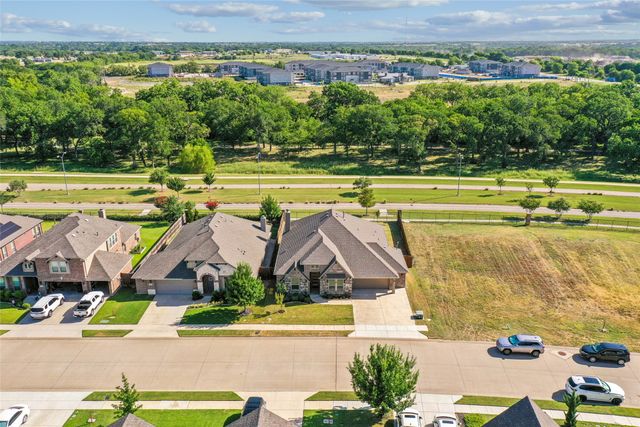 218 Oakcrest Drive, Justin, TX 76247