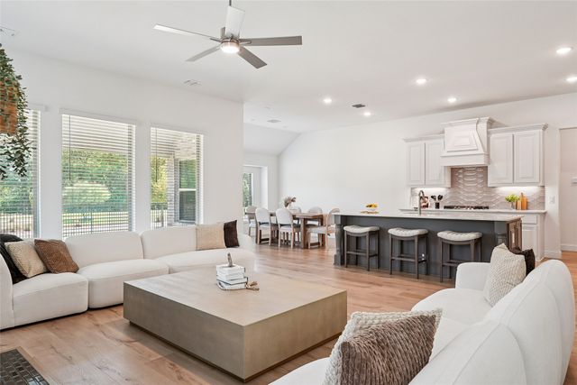 218 Oakcrest Drive, Justin, TX 76247