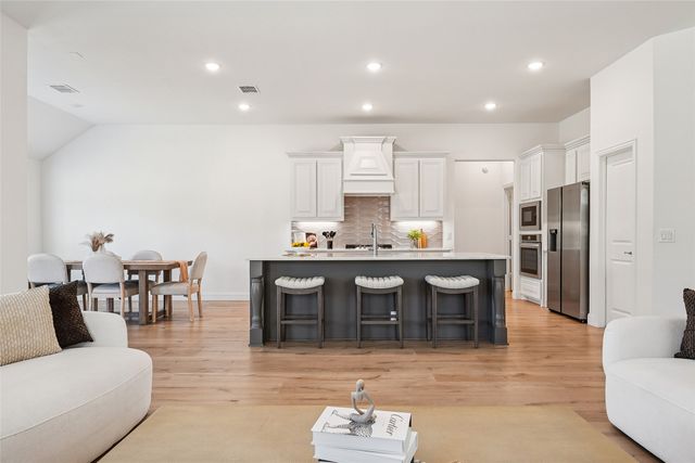 218 Oakcrest Drive, Justin, TX 76247