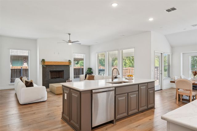 218 Oakcrest Drive, Justin, TX 76247