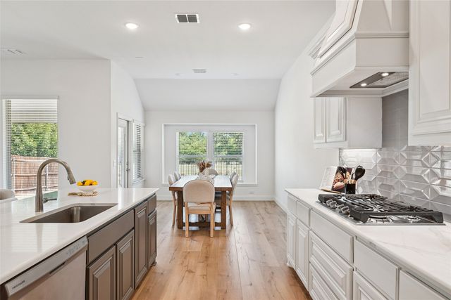 218 Oakcrest Drive, Justin, TX 76247