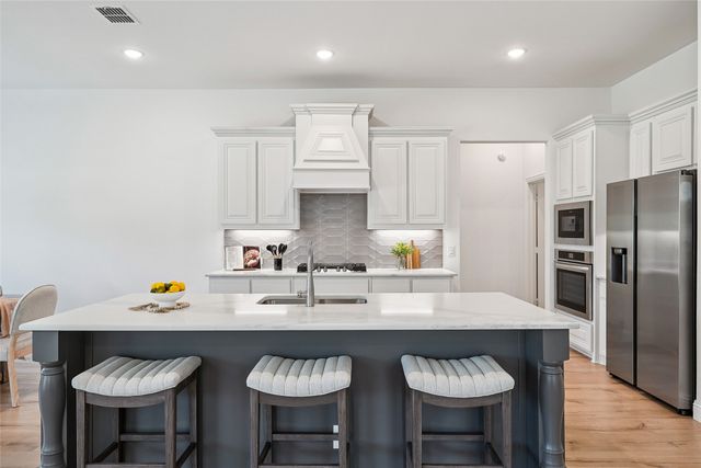 218 Oakcrest Drive, Justin, TX 76247