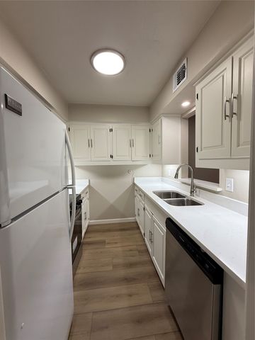 902 S Weatherred Drive 902F, Richardson, TX 75080