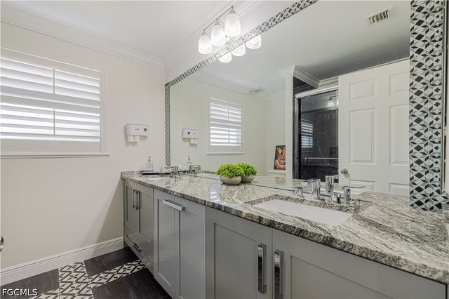 11141 Lakeland CIR, Fort Myers, FL 33913