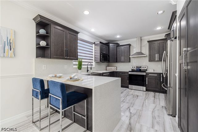 11141 Lakeland CIR, Fort Myers, FL 33913