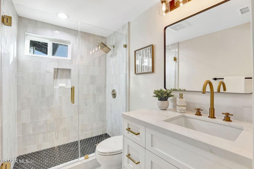 Image 18 of property listing at 1420 Oldbury Place, Westlake Village, CA 91361