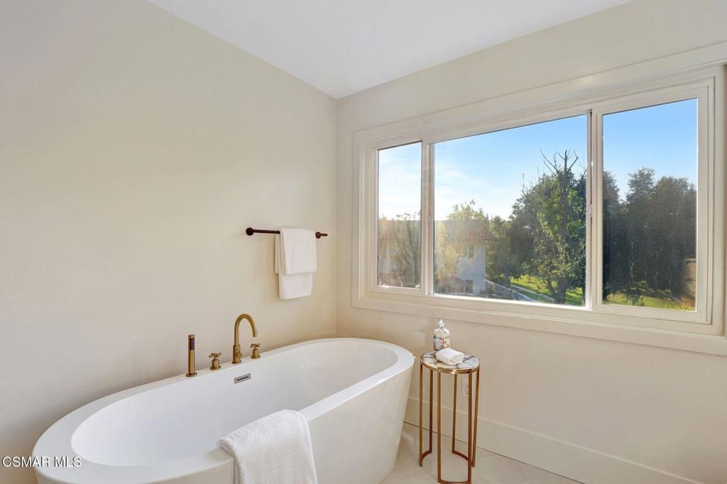 Image 38 of property listing at 1420 Oldbury Place, Westlake Village, CA 91361