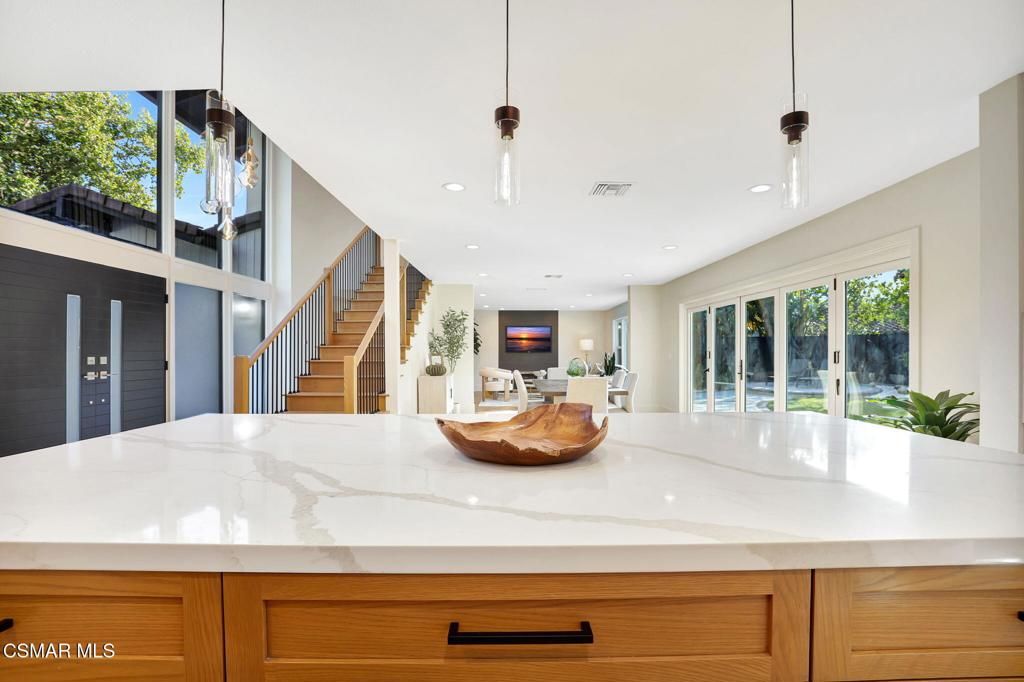 Image 7 of property listing at 1420 Oldbury Place, Westlake Village, CA 91361