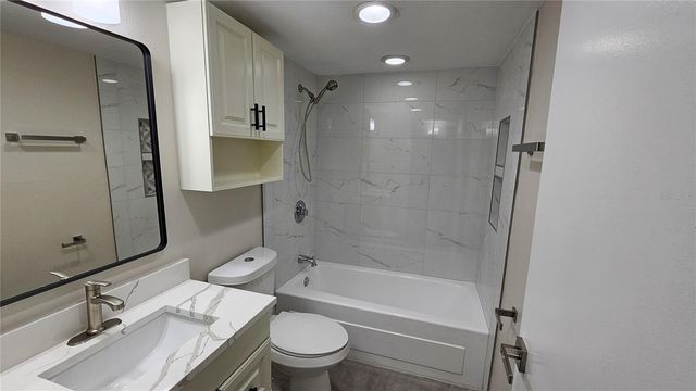 11720 RAINTREE VILLAGE BOULEVARD A, Temple Terrace, FL 33617