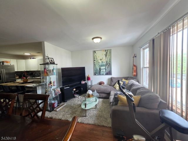 229 Delaware St, Elizabeth City, NJ 07206