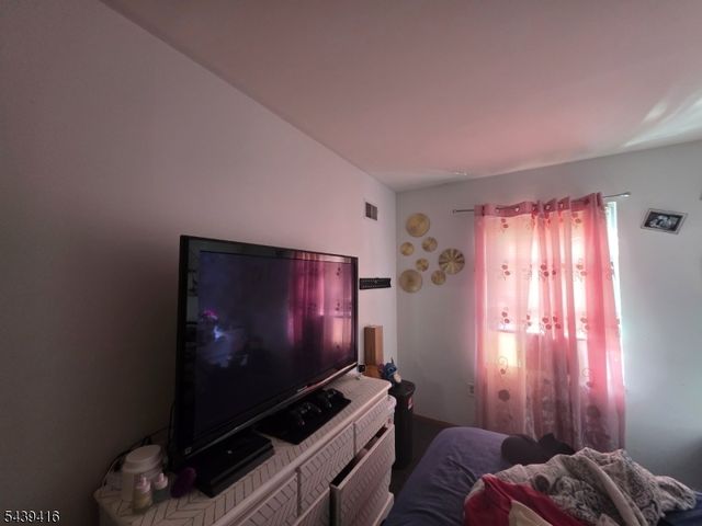 229 Delaware St, Elizabeth City, NJ 07206