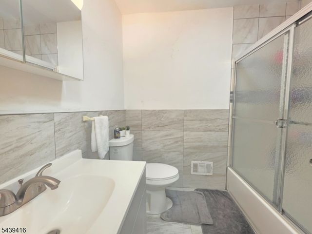 229 Delaware St, Elizabeth City, NJ 07206