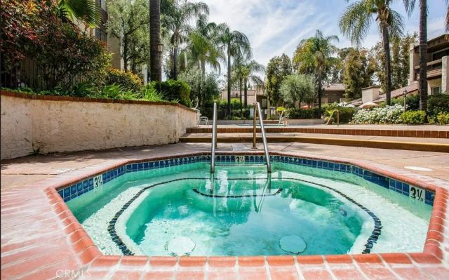 5800 Owensmouth 7, Los Angeles, CA 91367
