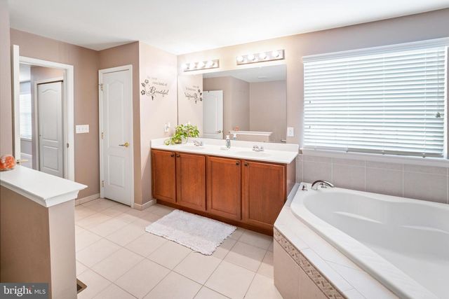 17 WESTBURY DR, Berlin, NJ 08009