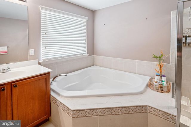 17 WESTBURY DR, Berlin, NJ 08009