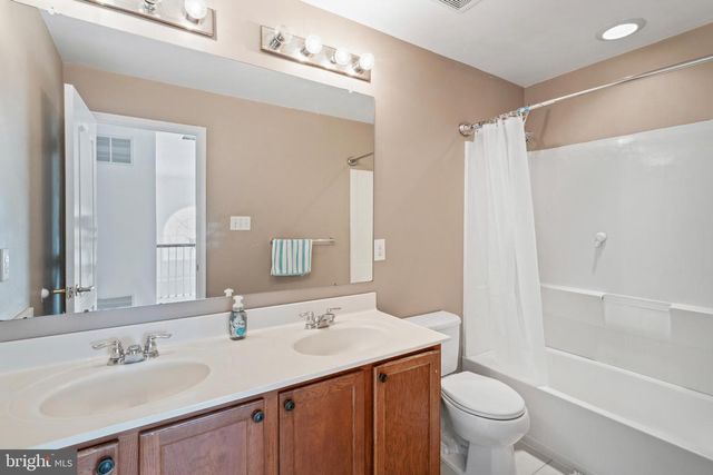 17 WESTBURY DR, Berlin, NJ 08009