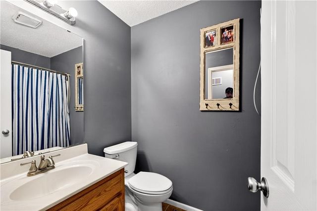 11705 N Charlotte Street, Kansas City, MO 64155