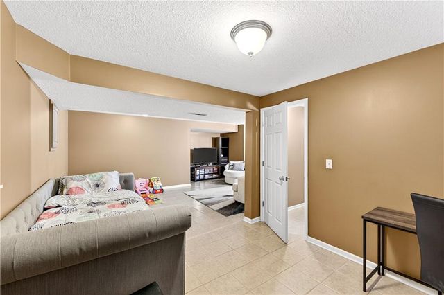 11705 N Charlotte Street, Kansas City, MO 64155