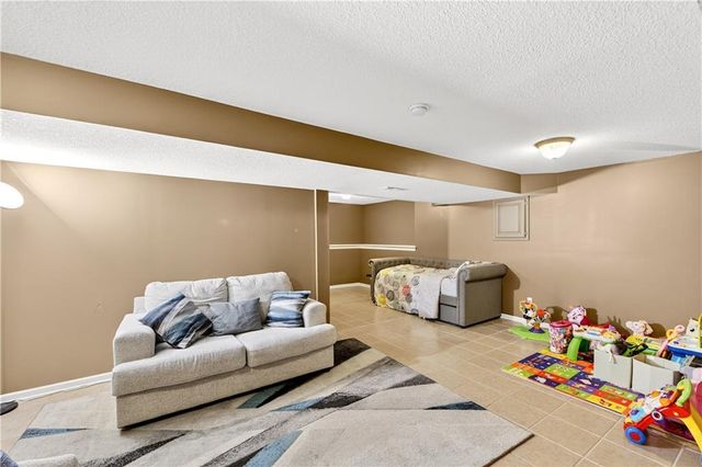 11705 N Charlotte Street, Kansas City, MO 64155