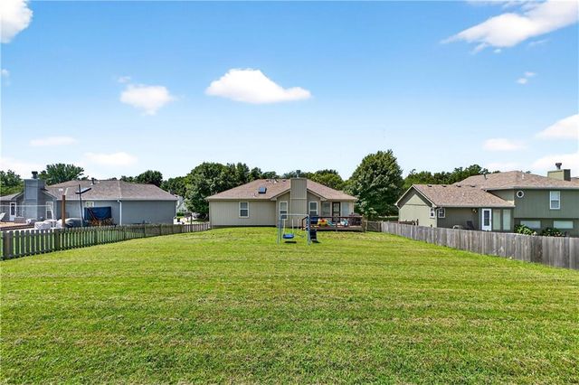 11705 N Charlotte Street, Kansas City, MO 64155