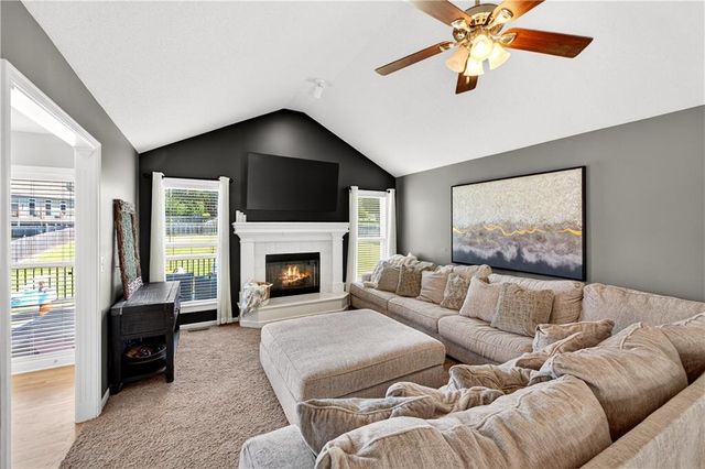 11705 N Charlotte Street, Kansas City, MO 64155