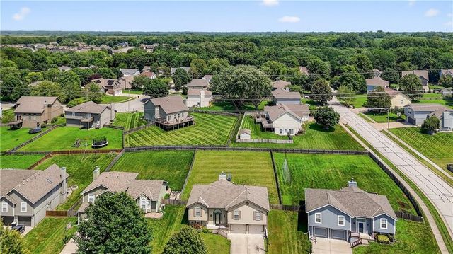 11705 N Charlotte Street, Kansas City, MO 64155