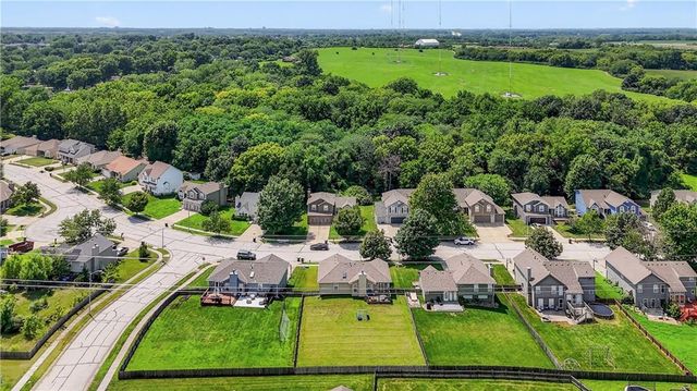 11705 N Charlotte Street, Kansas City, MO 64155