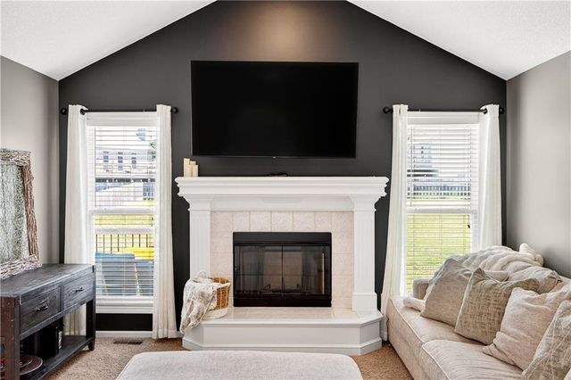 11705 N Charlotte Street, Kansas City, MO 64155