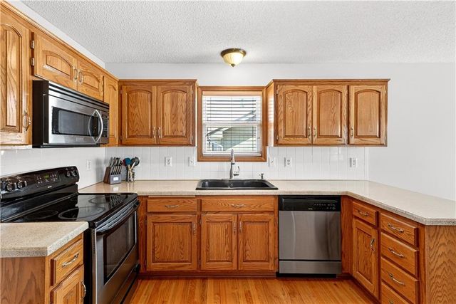 11705 N Charlotte Street, Kansas City, MO 64155