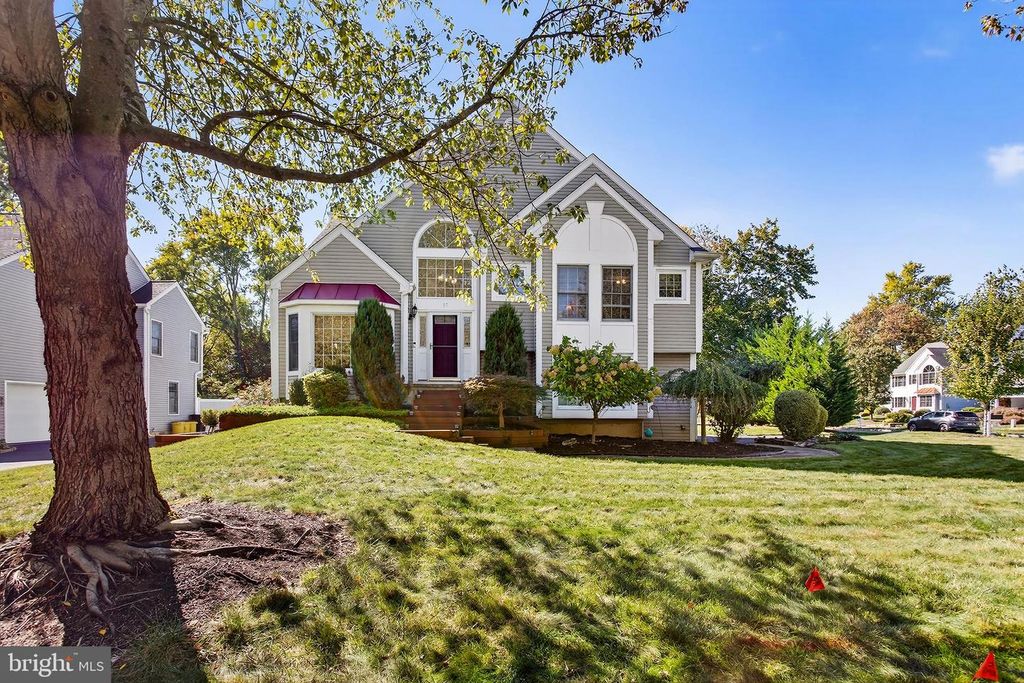 17 ELM ST, Hopewell, NJ 08525