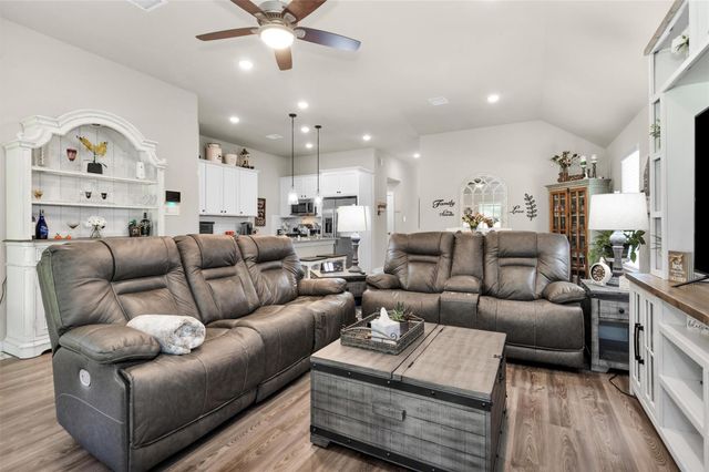 10009 Bigfoot Wallace Drive, Montgomery, TX 77316