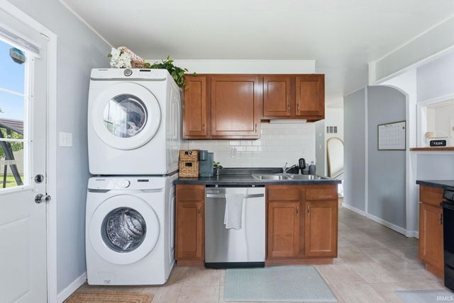 556 Courtney Drive, New Haven, IN 46774