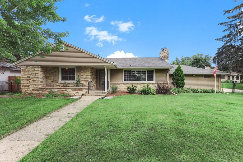 6125 Loren Drive, Minneapolis, MN 55417