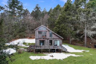 946 Huckle Hill Road, Vernon, VT 05354