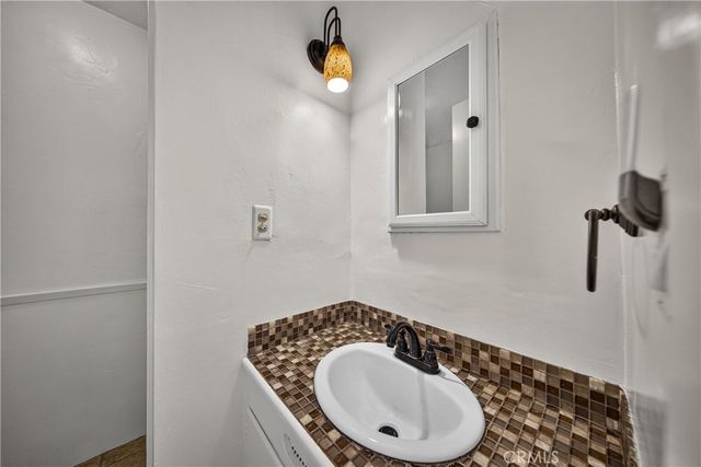 1020 La Cresta, Redlands, CA 92373