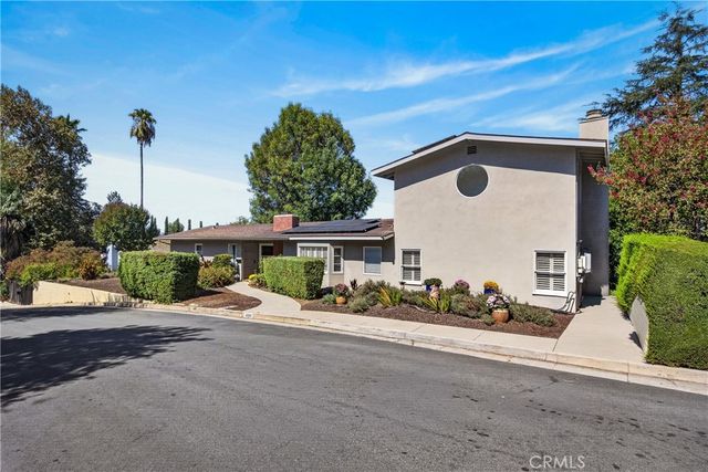 1020 La Cresta, Redlands, CA 92373