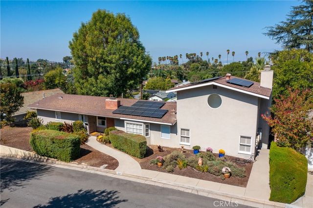 1020 La Cresta, Redlands, CA 92373