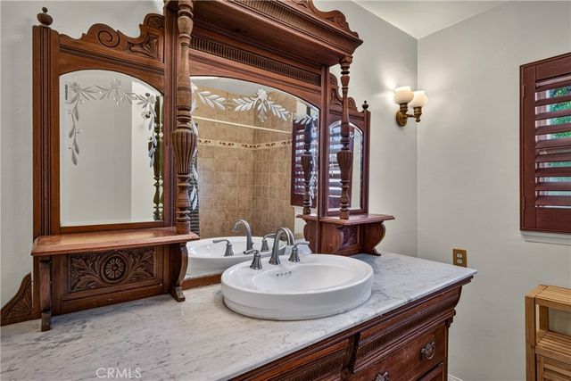 1020 La Cresta, Redlands, CA 92373