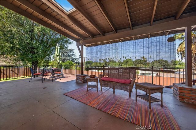 1020 La Cresta, Redlands, CA 92373