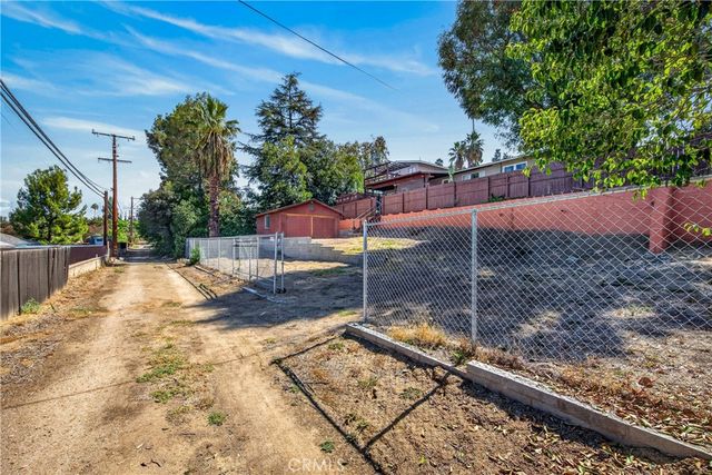 1020 La Cresta, Redlands, CA 92373