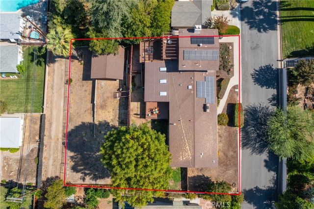 1020 La Cresta, Redlands, CA 92373